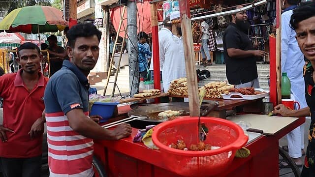 Street Food in Dhaka - Top Snacks and Where to Find Them