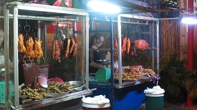 Street Food in Siem Reap - Top Snacks and Where to Eat Safely