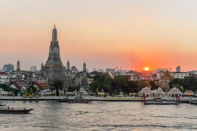 Thai Culture Guide - Temples, Monks, Etiquette Rules