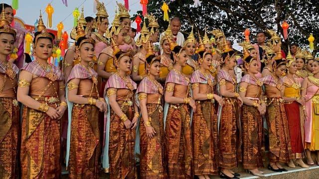 Thailand Festivals Guide - Songkran, Loy Krathong