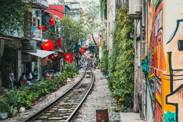 Vietnam Travel Guide - Hanoi, Ha Long Bay, Hoi An