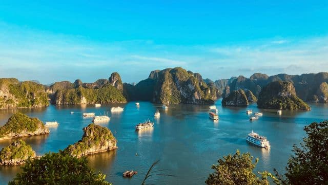 Ha Long Bay Travel Guide - Cruises, Routes, Access