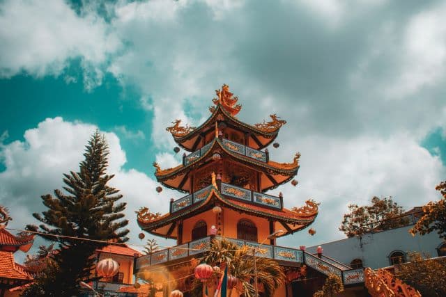 Vietnamese Culture Guide - Customs, Family, Heritage