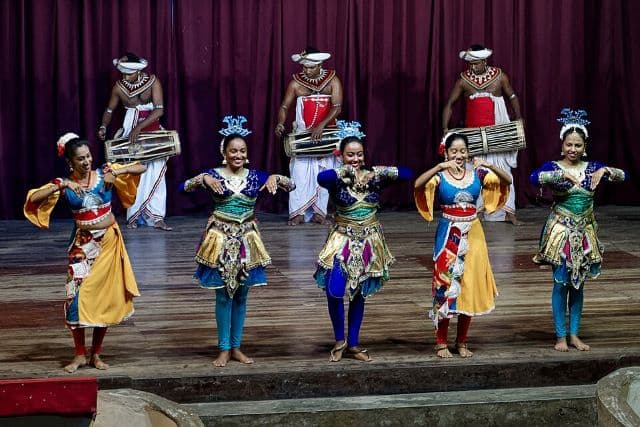 Kandyan Culture Guide - Dance, Temples, Traditions