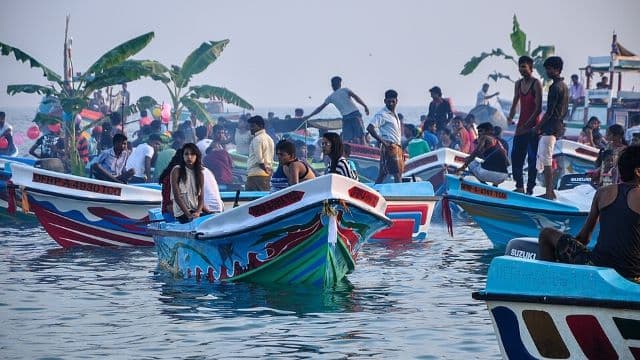 Sri Lanka Festivals Guide - Vesak, Esala Perahera