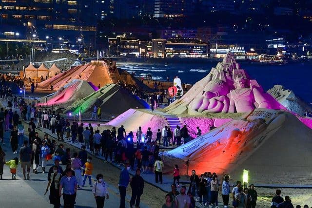 Korean Festivals Guide - Chuseok, Seollal Traditions