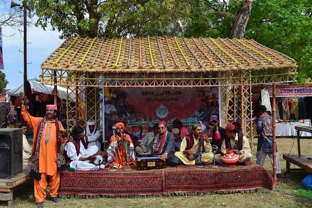 Sindhi Culture Guide - Ajrak, Music, Heritage Traditions