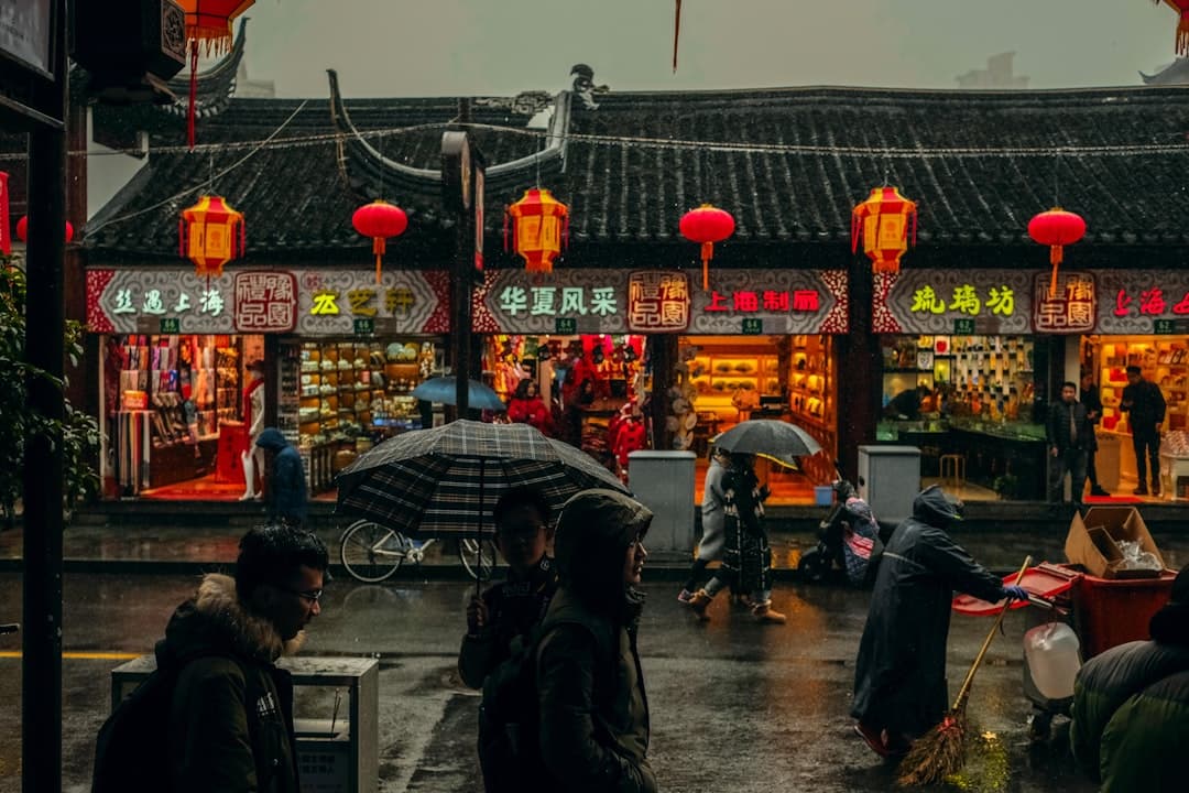 Street Food in Shanghai - Top Snacks and Where to Eat Safely