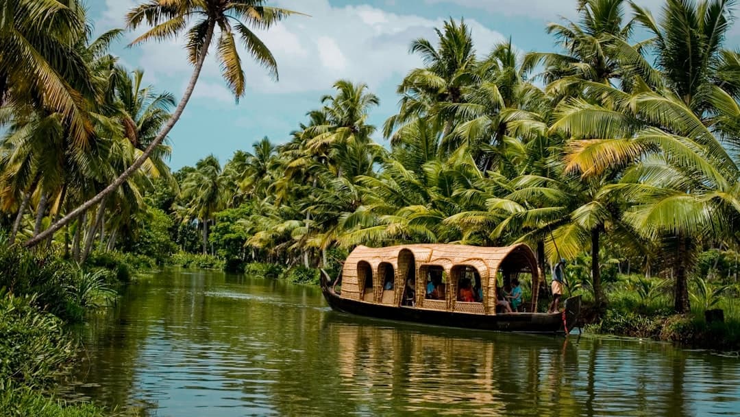 Kerala Backwaters Tours - Best Routes and Houseboat Experiences